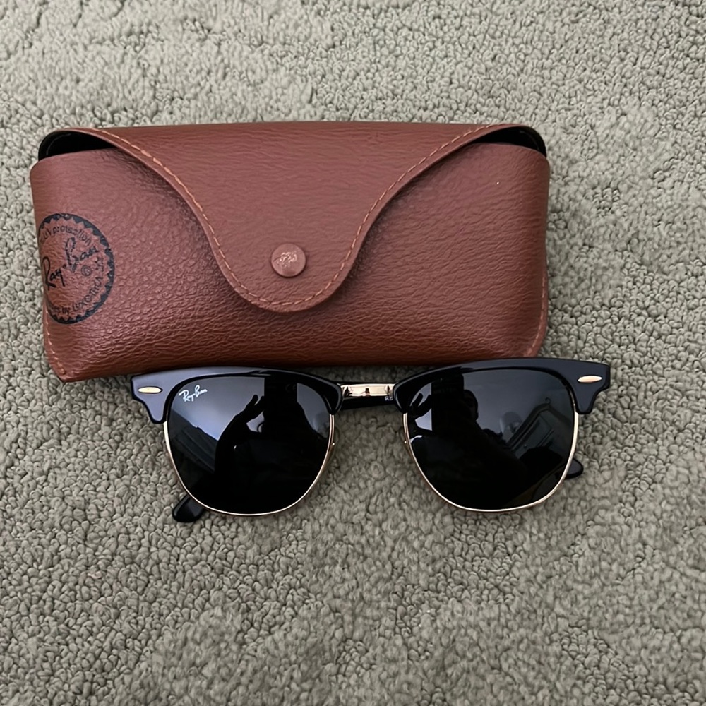 Black and gold ray ban clubmaster w/ brown leather case.